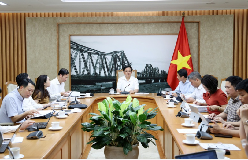Deputy Prime Minister Ho Quoc Dung: High-tech policies must create incentives for businesses to invest in research.