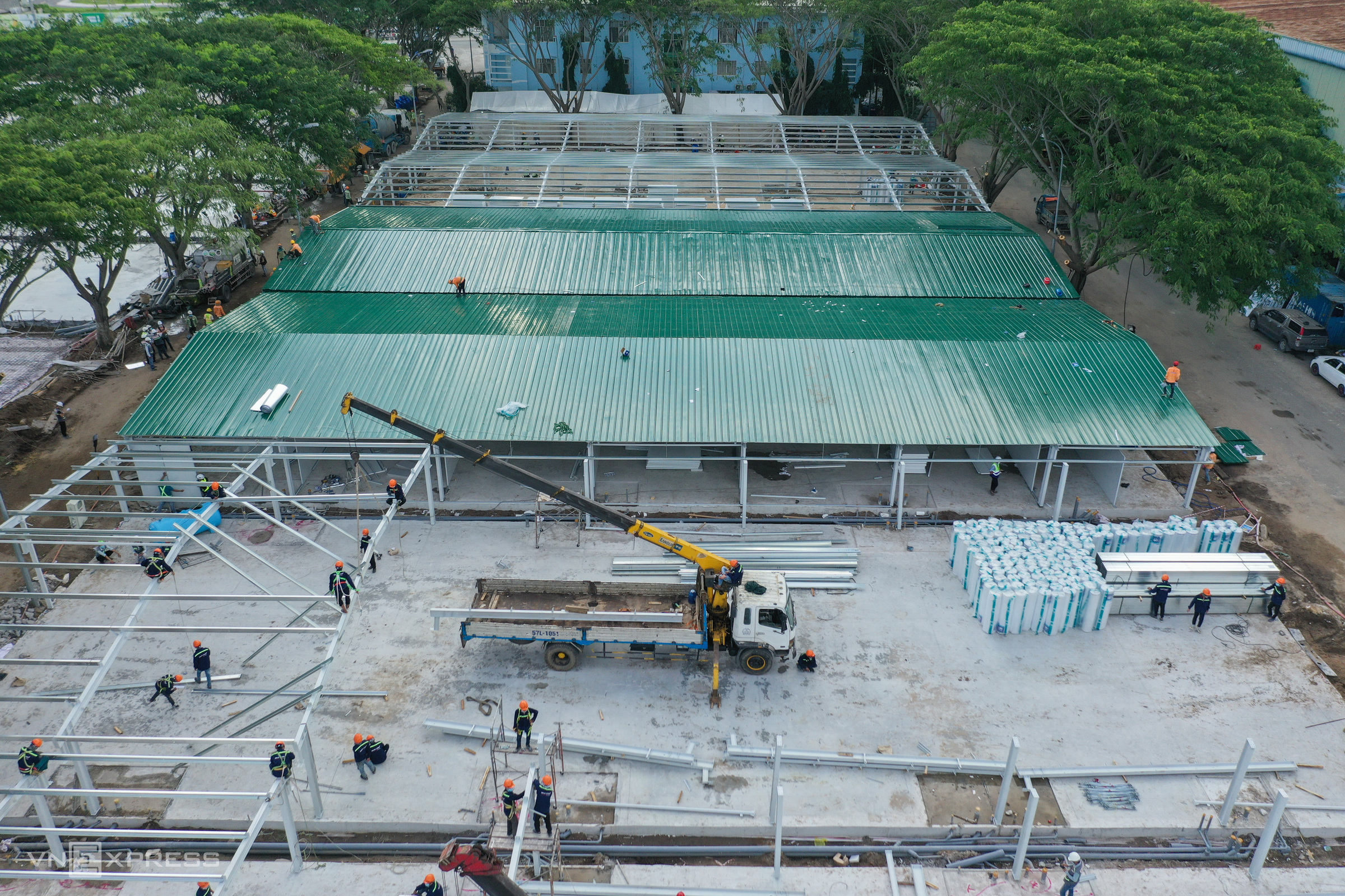 Công trường thi công 2 bệnh viện dã chiến gần 6.000 giường