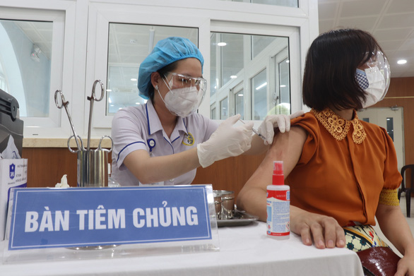 TP.HCM đặt mục tiêu tiêm vắc xin COVID-19 cho 100% người trên 18 tuổi đến 30-9