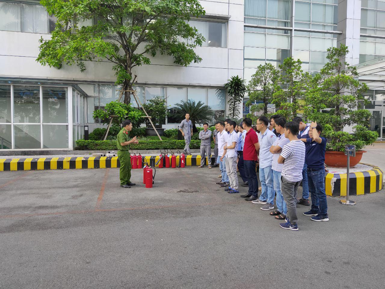 NHÂN VIÊN TÒA NHÀ SCS VÀ KHÁCH THUÊ THAM GIA LỚP TẬP HUẤN PHÒNG CHÁY CHỮA CHÁY