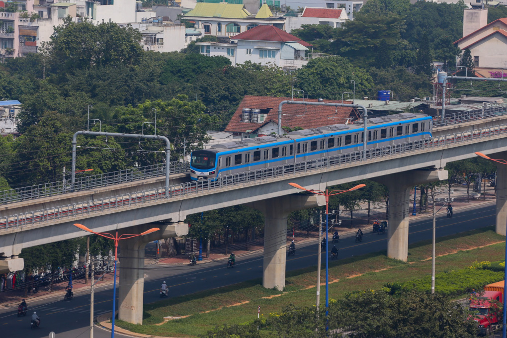 Xây cầu vượt, bãi gửi xe để hút người dân đi metro